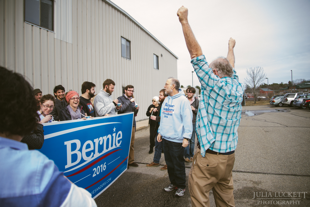 Ben cheers on volunteers at the Portsmouth Field Offices.&nbsp;
