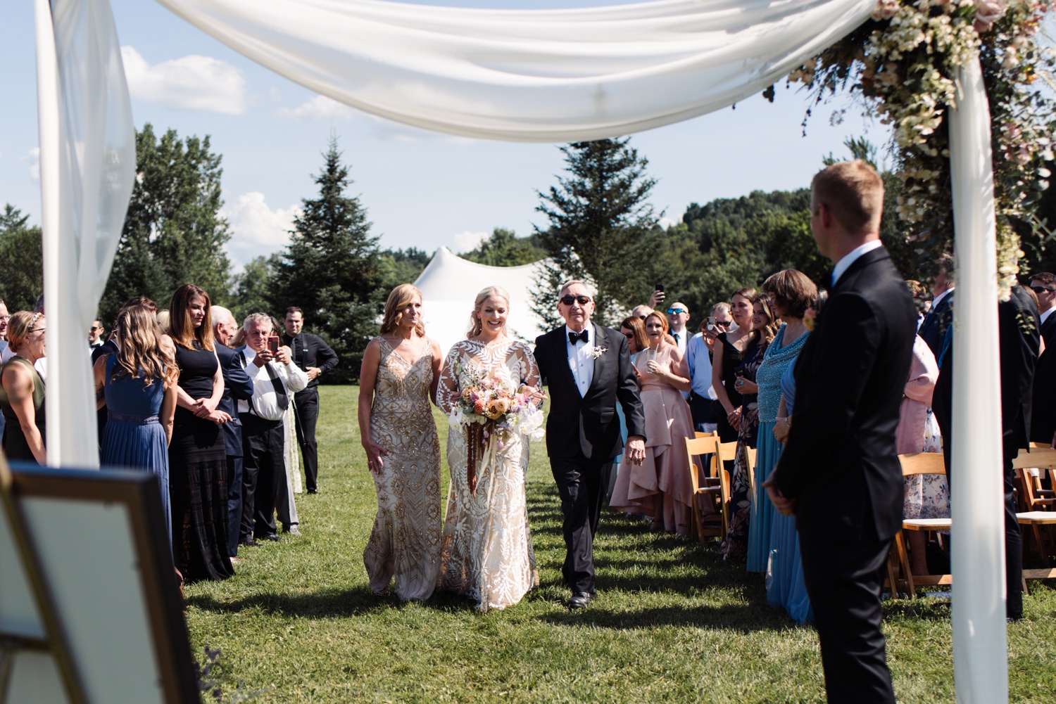 Summer outdoor wedding ceremony at Topnotch Resort