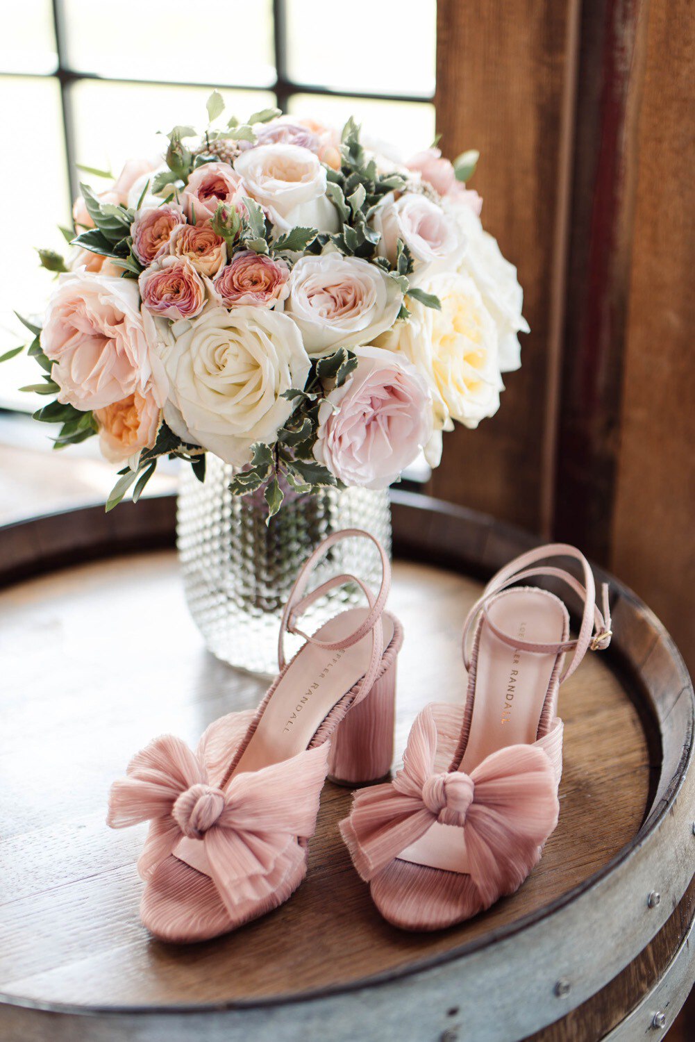 Bridal bouquet and shoes with bows