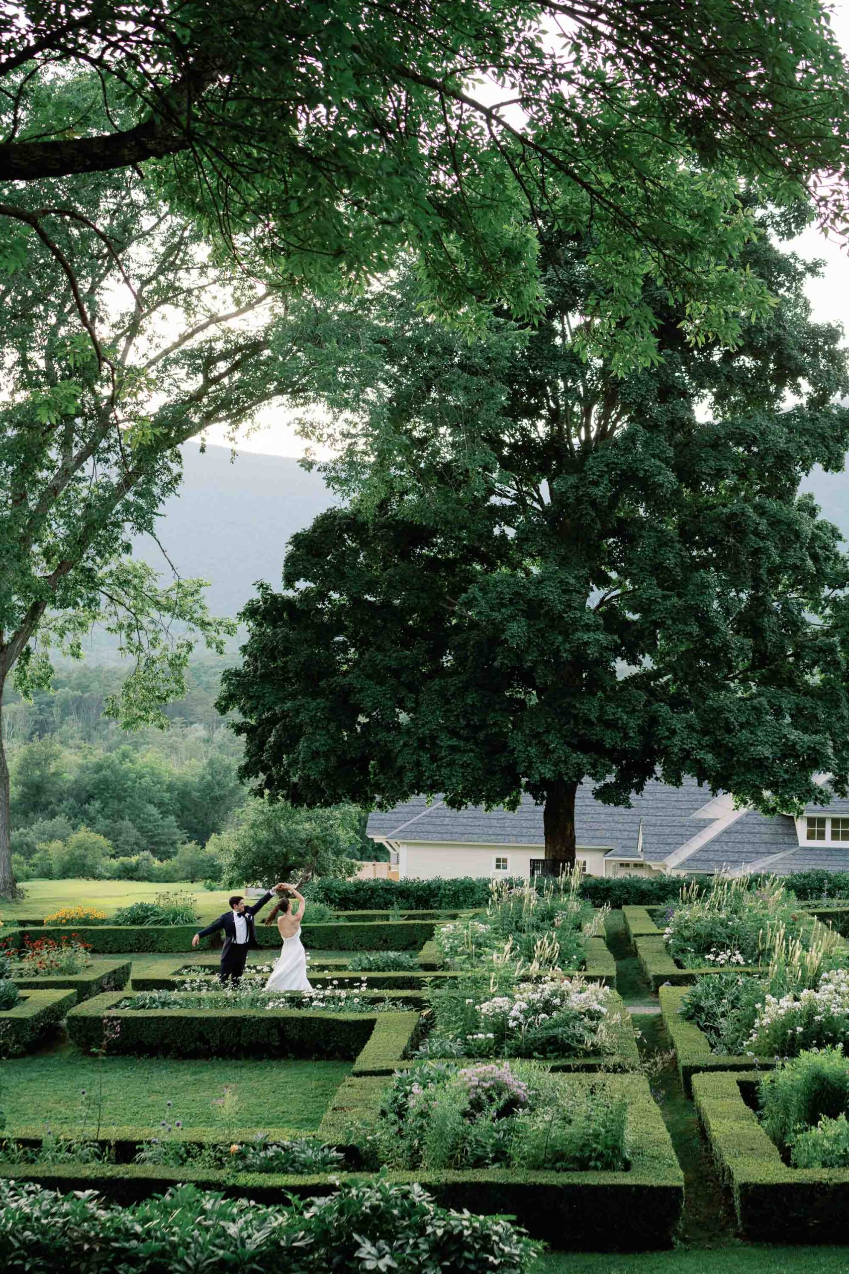 Step into this timeless black tie wedding at Hildene, the Lincoln Family Home in Manchester, Vermont.