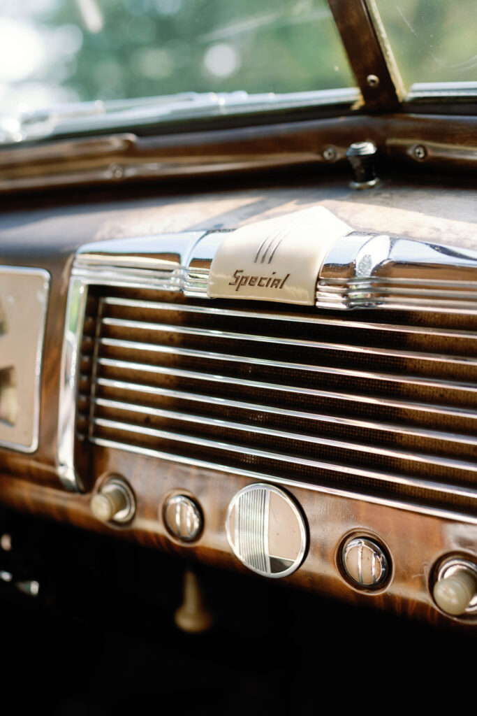 Step into this timeless black tie wedding at Hildene, the Lincoln Family Home in Manchester, Vermont. With a vintage 1938 Buick entrance to the welcome party