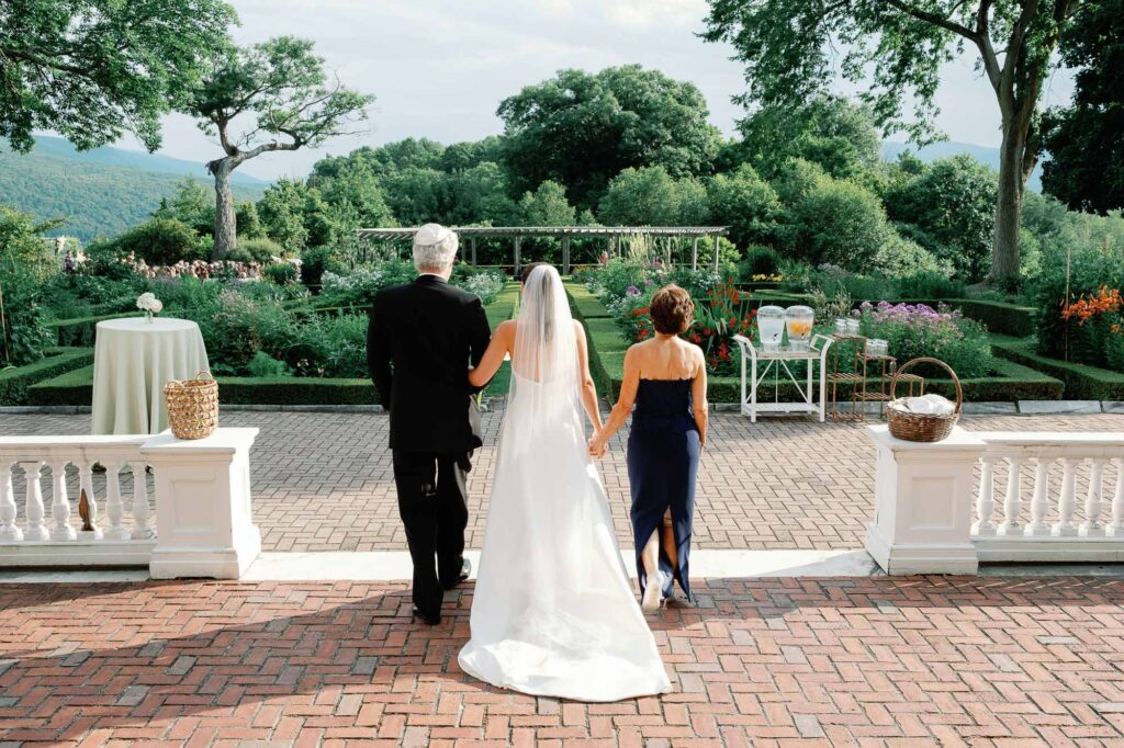 Step into this timeless black tie wedding at Hildene, the Lincoln Family Home in Manchester, Vermont ceremony