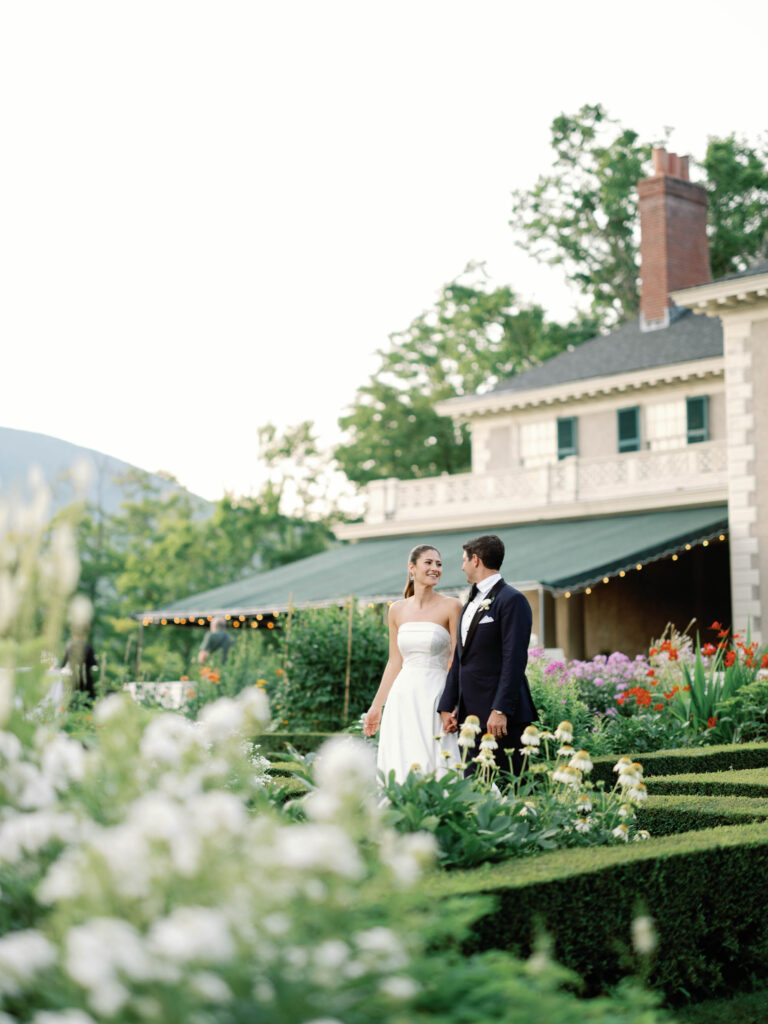 a timeless black tie wedding at Hildene, the Lincoln Family Home in Manchester, Vermont wedding portraits