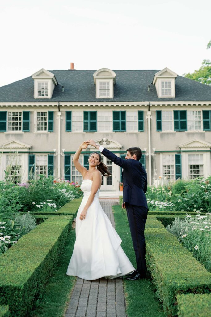 a timeless black tie wedding at Hildene, the Lincoln Family Home in Manchester, Vermont ceremony
