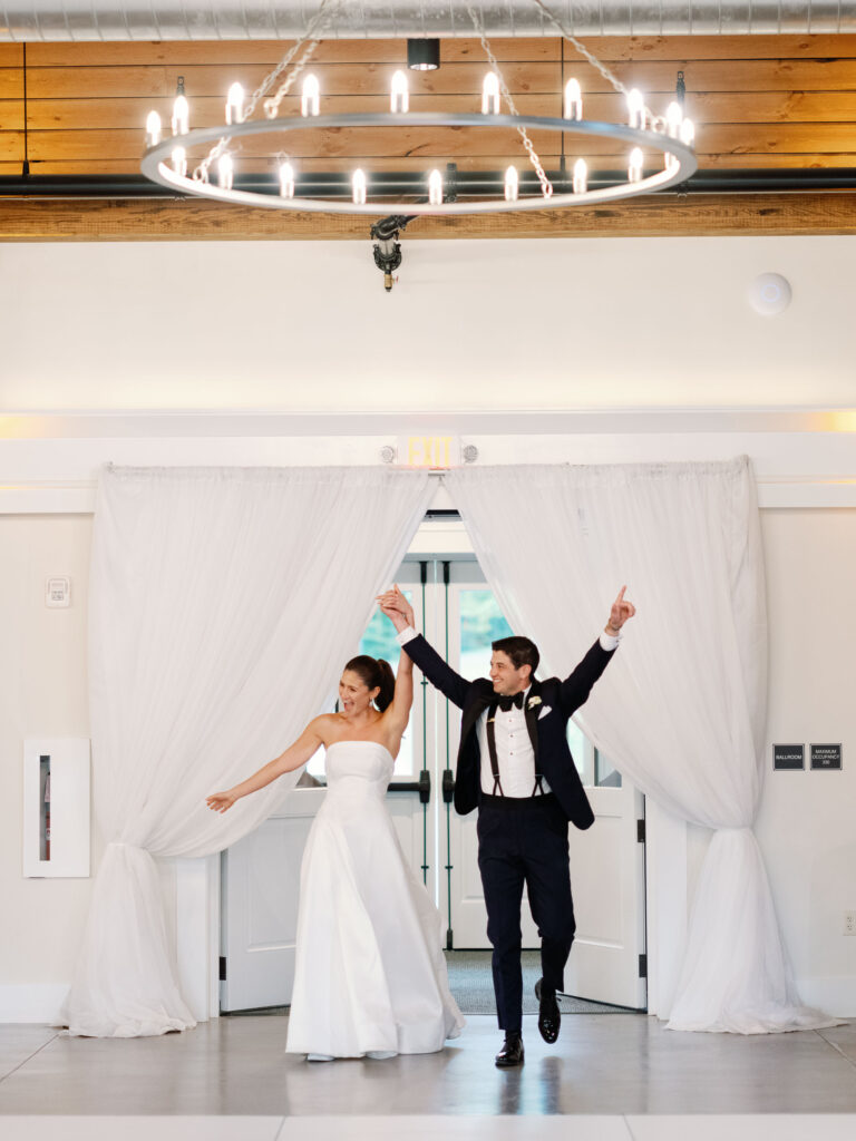 a timeless black tie wedding at Hildene, the Lincoln Family Home in Manchester, Vermont reception space