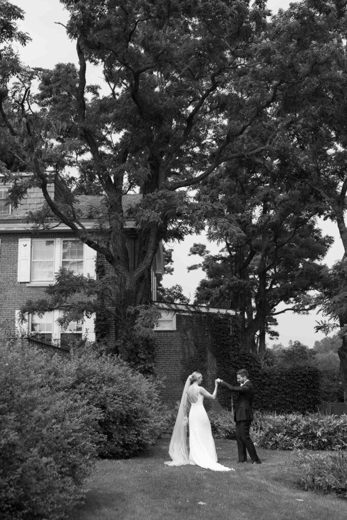 A black-tie Vermont wedding with a Nancy Meyers aesthetic at the historic Shelburne Museum Brick House with Personal notes for every guest, espresso martinis + churros, and sweeping lake views—this one’s for the romantics