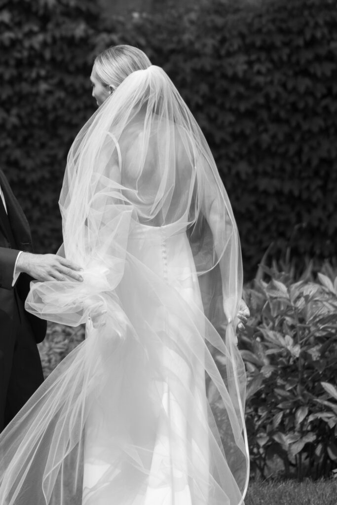 A black-tie Vermont wedding with a Nancy Meyers aesthetic at the historic Shelburne Museum Brick House with Personal notes for every guest, espresso martinis + churros, and sweeping lake views—this one’s for the romantics