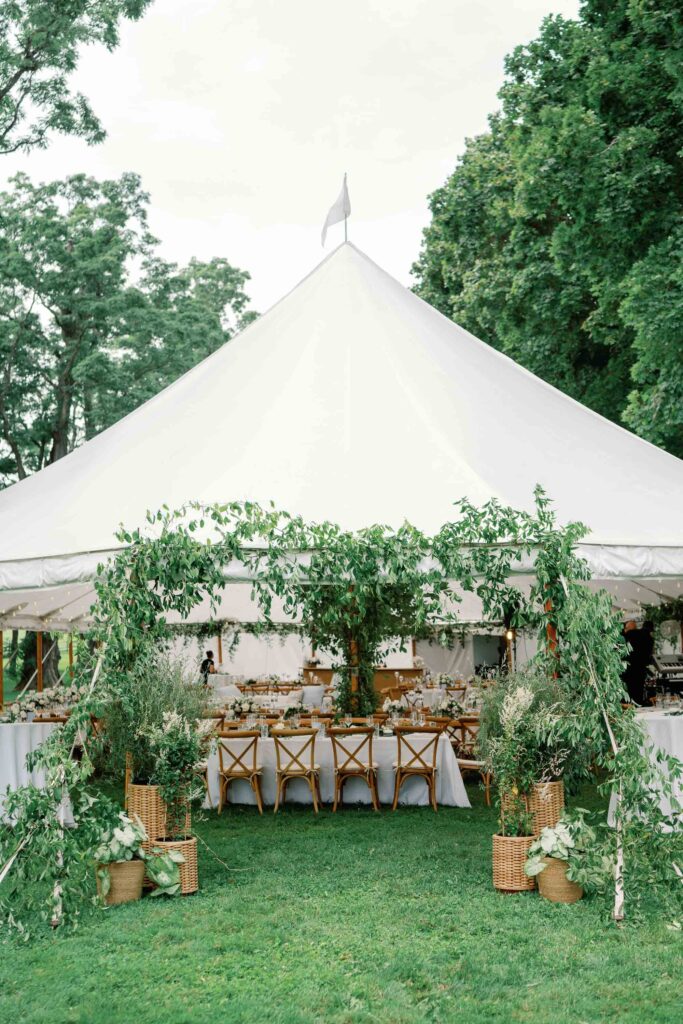 A black-tie Vermont wedding with a Nancy Meyers aesthetic at the historic Shelburne Museum Brick House with Personal notes for every guest, espresso martinis + churros, and sweeping lake views—this one’s for the romantics