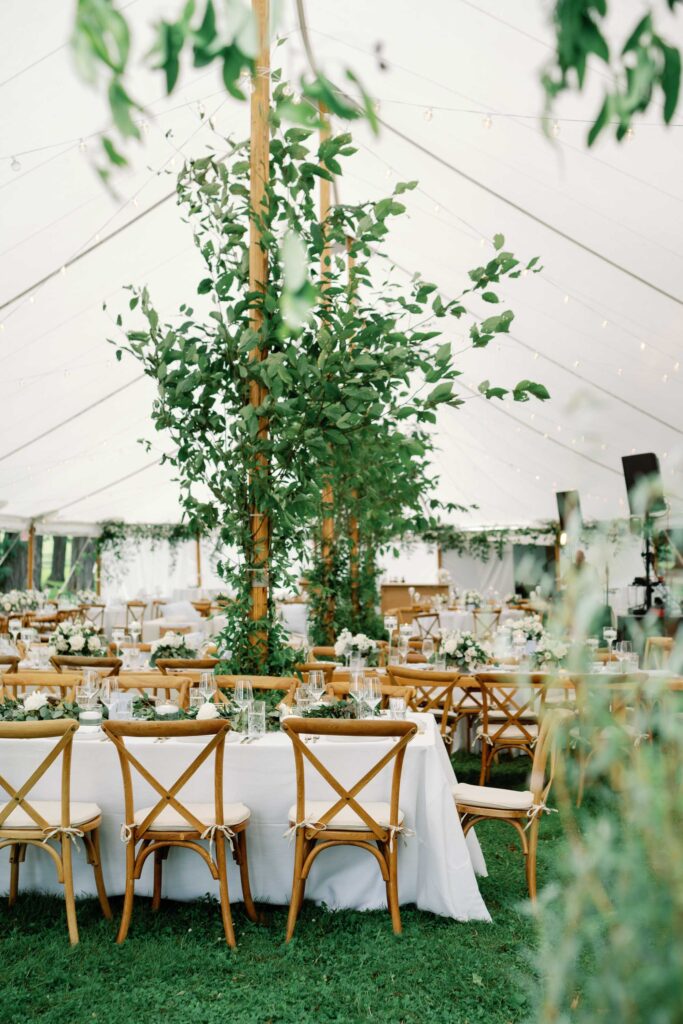 A black-tie Vermont wedding with a Nancy Meyers aesthetic at the historic Shelburne Museum Brick House reception tent